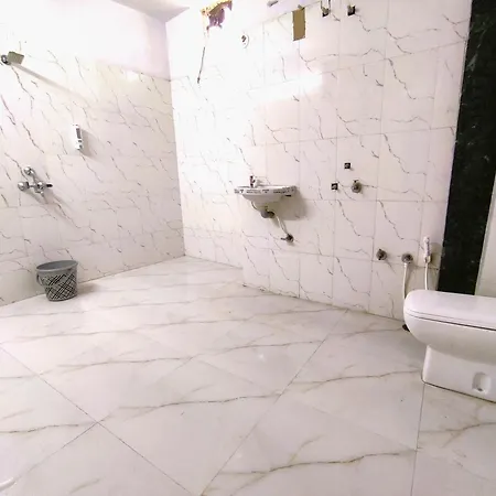 Yellow Homestay - Modern 2Bhk Ac Stay Jabalpur Exterior photo