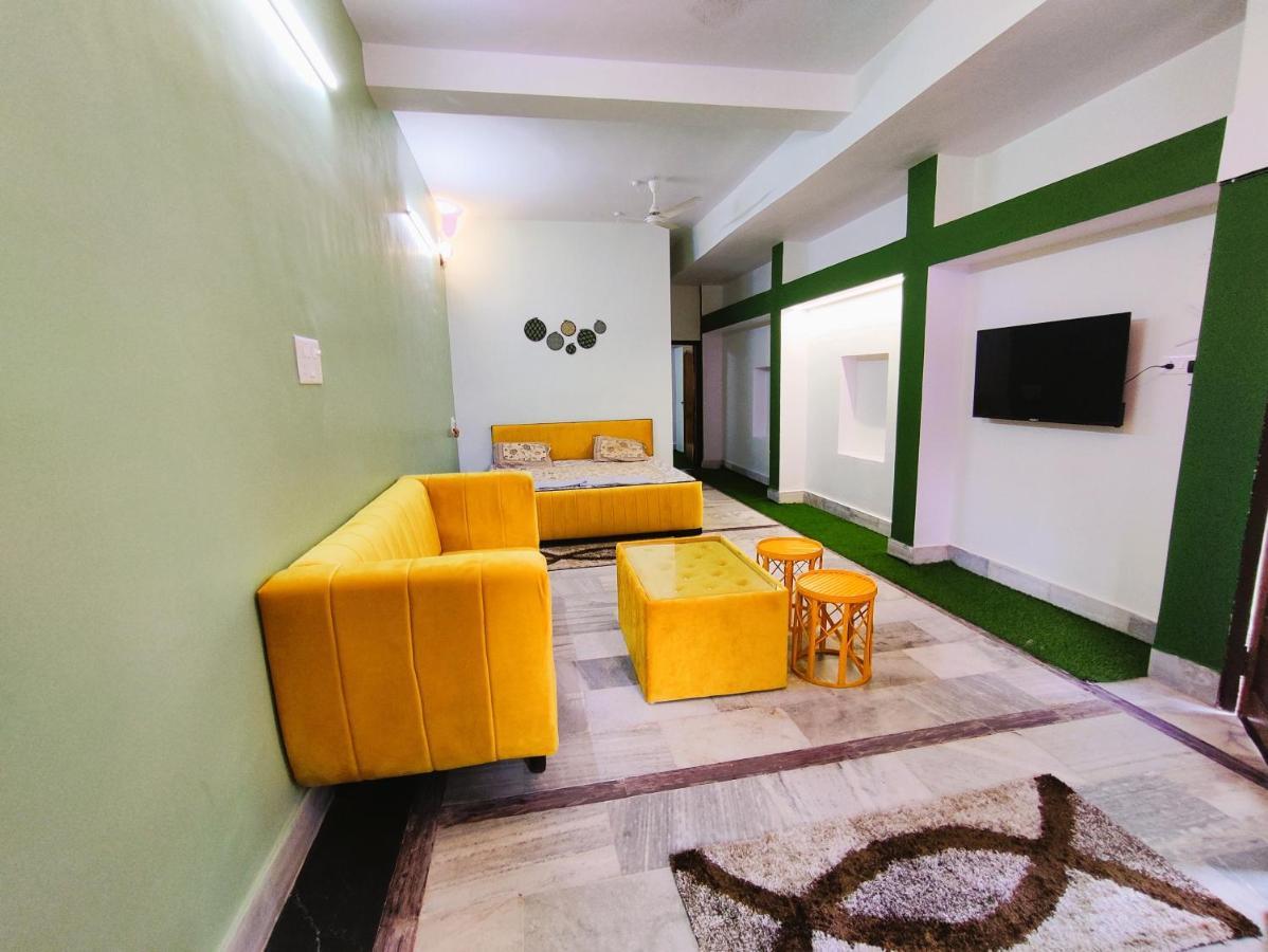 Yellow - Modern 2bhk Ac *